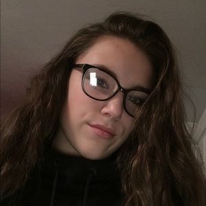 Meet your Posher, Claire